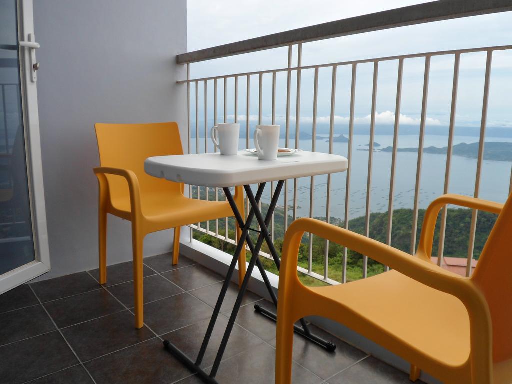 Blowing In The Wind - Lake View Apartments تاجيتاي الغرفة الصورة